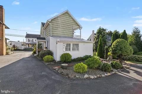 Exterior - 1259 E Newport Rd, Lititz, PA 17543 photo 5 of 12