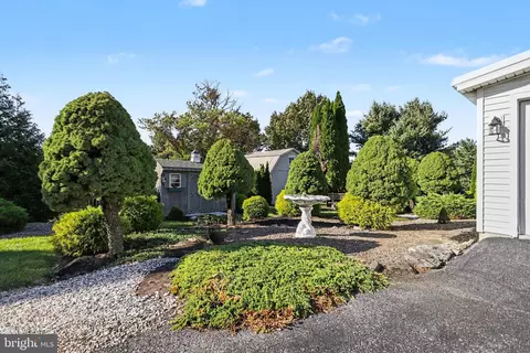 Exterior - 1259 E Newport Rd, Lititz, PA 17543 photo 7 of 12