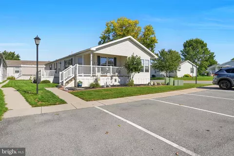 112 Summers Dr, Lancaster, PA 17601