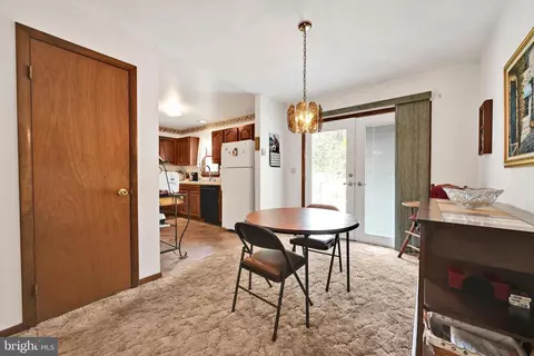 Dining - 1519 E Newport Rd, Lititz, PA 17543 photo 1 of 2