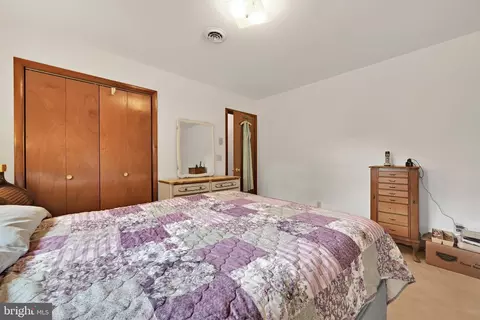 Bedroom - 1519 E Newport Rd, Lititz, PA 17543 photo 2 of 3