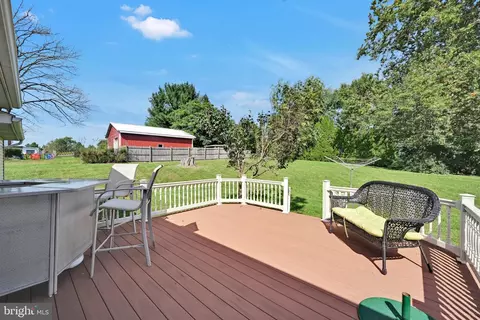 Exterior - 1519 E Newport Rd, Lititz, PA 17543 photo 7 of 8