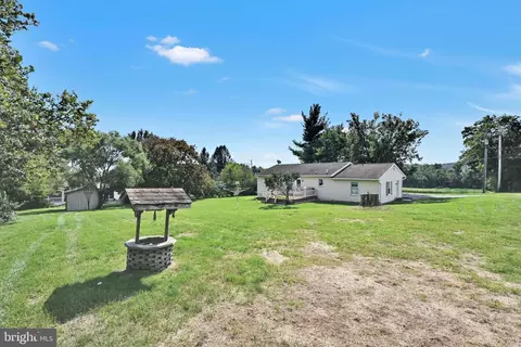 Exterior - 1519 E Newport Rd, Lititz, PA 17543 photo 5 of 8