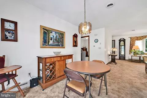 Dining - 1519 E Newport Rd, Lititz, PA 17543 photo 2 of 2