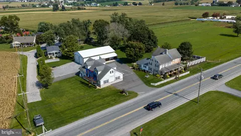 1091 W Main St, New Holland, PA 17557