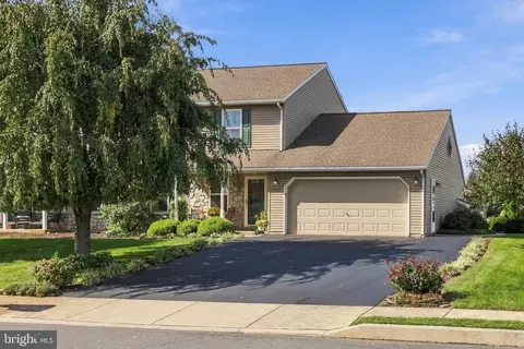 487 Daisy Dr, New Holland, PA 17557
