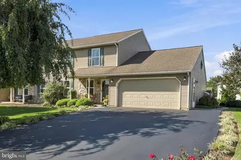 487 Daisy Dr, New Holland, PA 17557