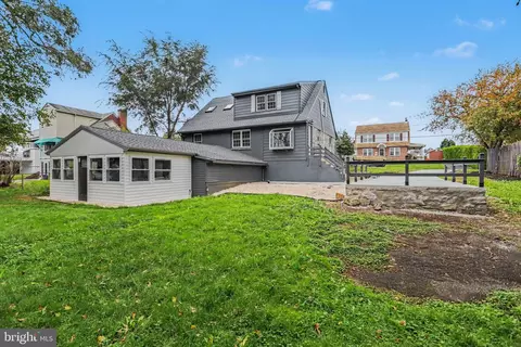 214 Hillcrest Rd, New Holland, PA 17557