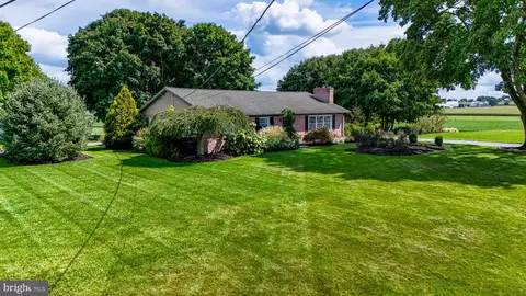 123 N Groffdale Rd, New Holland, PA 17557