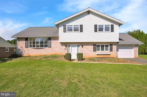 409 Belair Dr, Lancaster, PA 17601