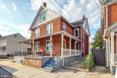 134 W Walnut St, Marietta, PA 17547