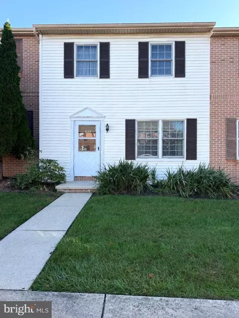 235 Greenland Dr, Lancaster, PA 17602