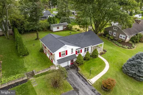 580 E Jackson St, New Holland, PA 17557