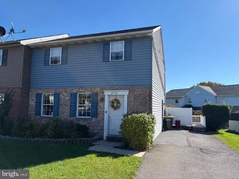 310 Greenland Dr, Lancaster, PA 17602