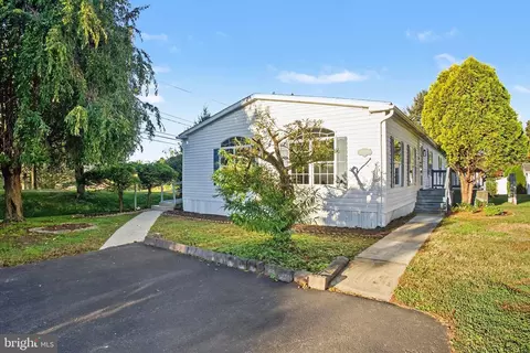 101 Oriole Ct, Lancaster, PA 17603