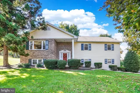 3044 Westwood Dr, Lancaster, PA 17601