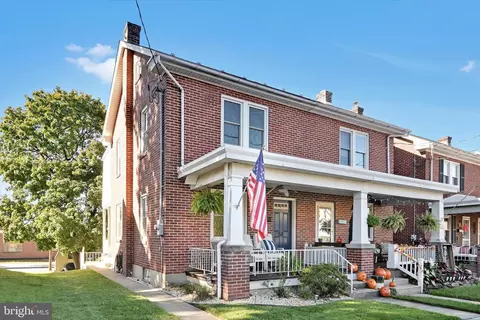 53 Spruce St, Ephrata, PA 17522