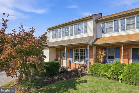153 Akron Rd, Ephrata, PA 17522