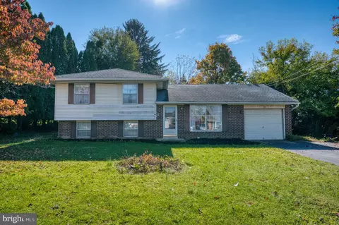 931 W Fairway Dr, Lancaster, PA 17603