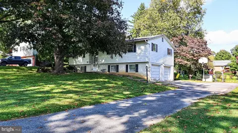 53 Logging Rd, Leola, PA 17540