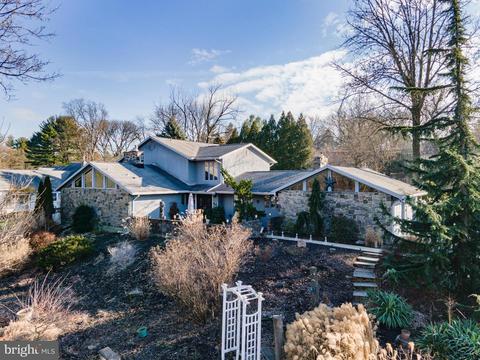 2210 Greenwood Rd, Allentown, PA 18103