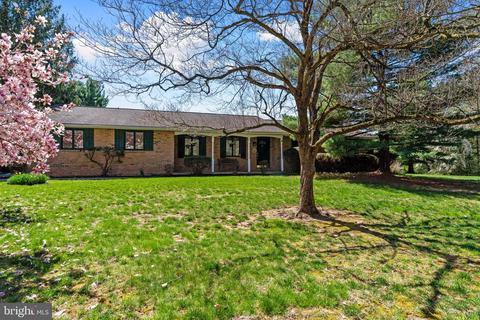 6124 Hilltop Rd, Orefield, PA 18069