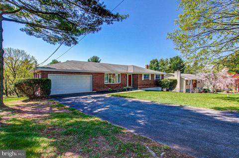 2866 Forest Dr, Coopersburg, PA 18036