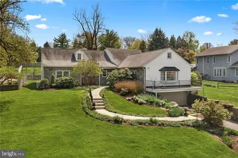 2120 Greenwood Rd, Allentown, PA 18103