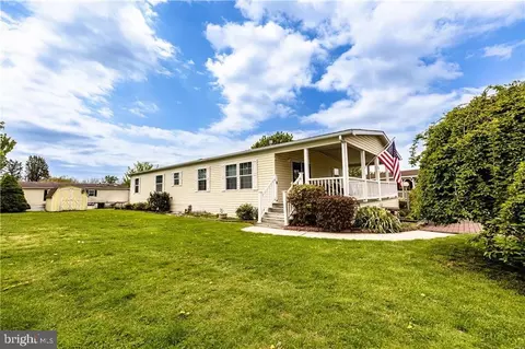 771 Bayberry Dr, Breinigsville, PA 18031