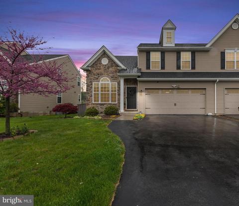 2345 Creekside Dr, Coplay, PA 18037