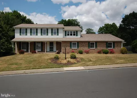 363 Oakwood Dr, Whitehall, PA 18052