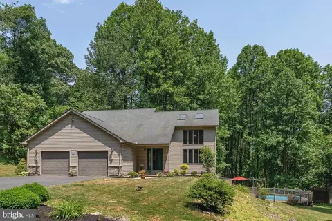 6771 Crown Ln, Zionsville, PA 18092