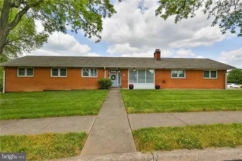 405 Charles St, Coopersburg, PA 18036