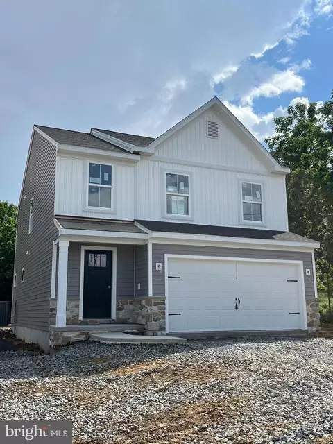 9524 Newtown Rd, Breinigsville, PA 18031