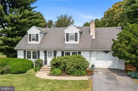 511 Twin Ponds Rd, Breinigsville, PA 18031