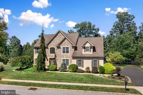 3315 N Bay Hill Dr, Center Valley, PA 18034