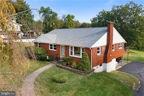 2942 Forest Dr, Coopersburg, PA 18036