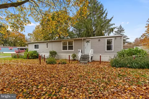 8978 Breinig Run Cir, Breinigsville, PA 18031