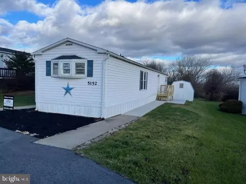 5152 Stone Terrace Dr, Whitehall, PA 18052