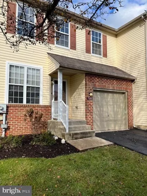 7680 Cross Creek Cir S, Breinigsville, PA 18031