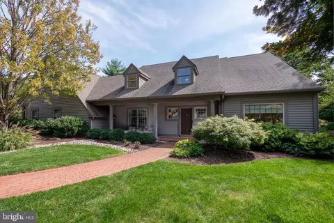 1821 Woods Hollow Ln, Allentown, PA 18103