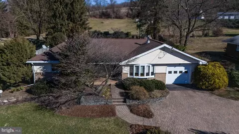 1692 Limeport Pike, Coopersburg, PA 18036