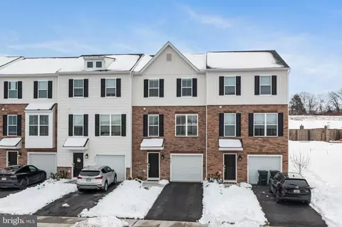 4928 Brookside Ct, Coopersburg, PA 18036
