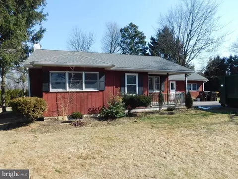 4825 Orchard Dr, Center Valley, PA 18034
