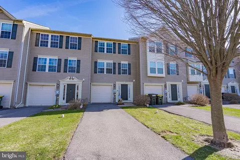 7864 Red Hawk Ct, Breinigsville, PA 18031