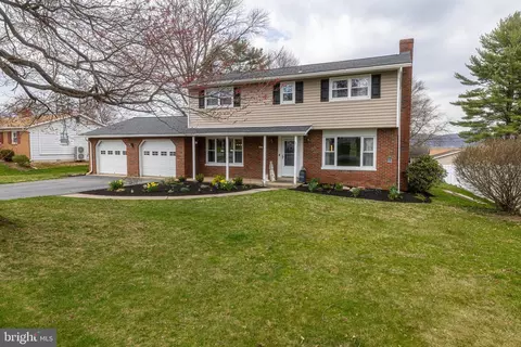 4467 Calvert St, Center Valley, PA 18034