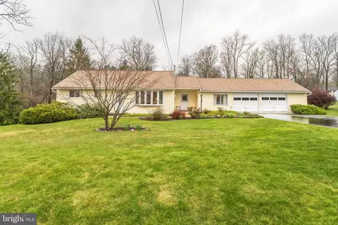 4970 Acorn Dr, Coopersburg, PA 18036