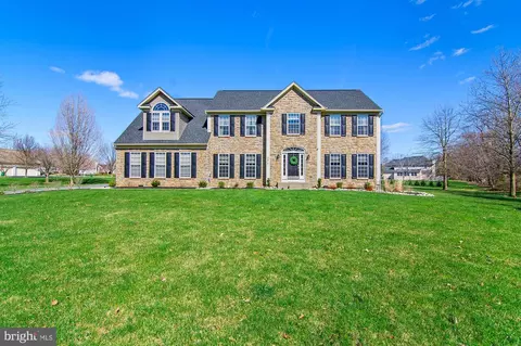6870 Sunflower Ln, Macungie, PA 18062