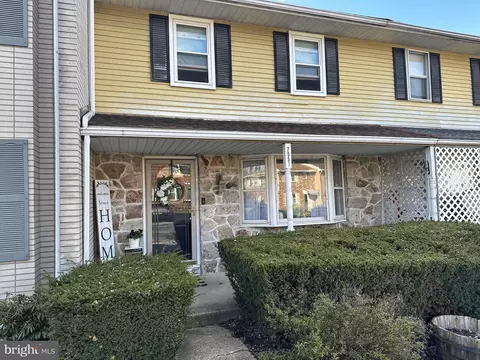 7551 Buttercup Rd, Macungie, PA 18062