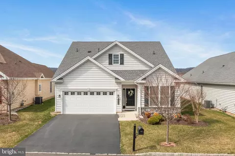 4415 Colonial Ln, Center Valley, PA 18034